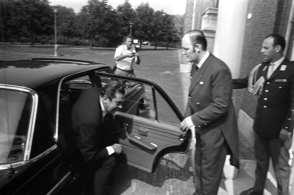 Premier Biesheuvel wordt ontvangen door koningin Juliana op Huis ten Bosch ivm, Bestanddeelnr 925-7516