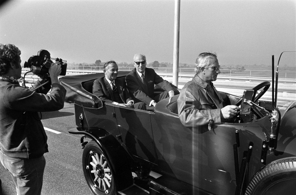 Premier De Jong opent brug Katerveer over de IJssel, Bestanddeelnr 923-8840