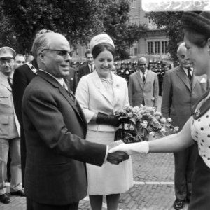 President Bourguiba in gezelschap van prinses Margriet bezoek aan Rotterdam, Bestanddeelnr 919-3369