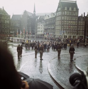 President Tito en diens echtgenote Jovanka Broz leggen een krans bij het Nationa, Bestanddeelnr 254-8709