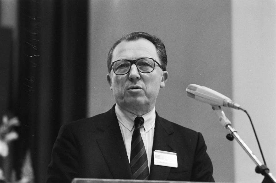 President Mitterand bij slotzitting Europa Congres Jacques Delors (voorzitter , Bestanddeelnr 934-2445