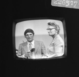 Presentator Henk Terlingen en minister Marga Klompé, Bestanddeelnr 922-6517