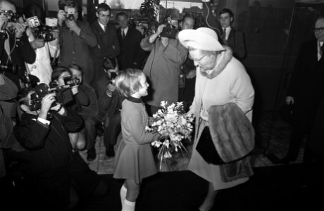 President Heinemann en koningin Juliana bezoeken Cooperatieve Centrale Westlands, Bestanddeelnr 923-0193