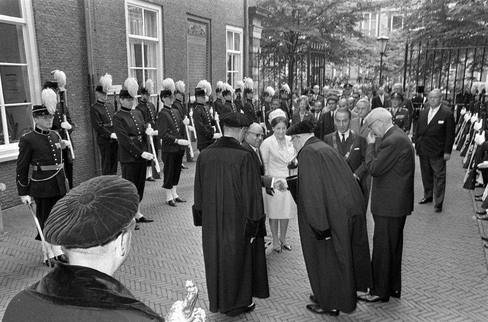 President Bourguiba en prinses Margriet brachten bezoek aan de Leidse Universite, Bestanddeelnr 919-3364