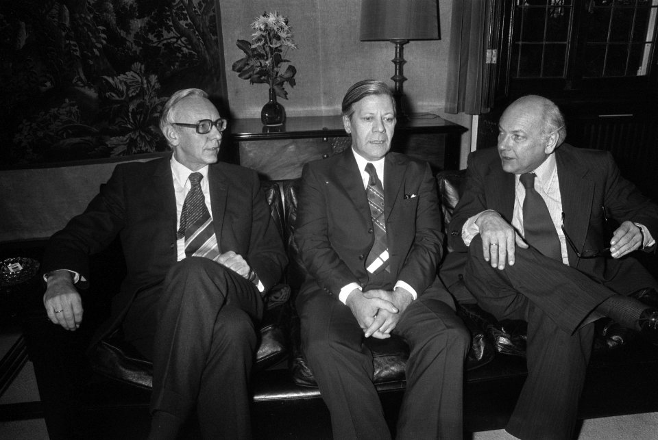 Premier Den Uyl (rechts) ontvangt op Catshuis bondskanselier Schmidt , links min, Bestanddeelnr 927-5566