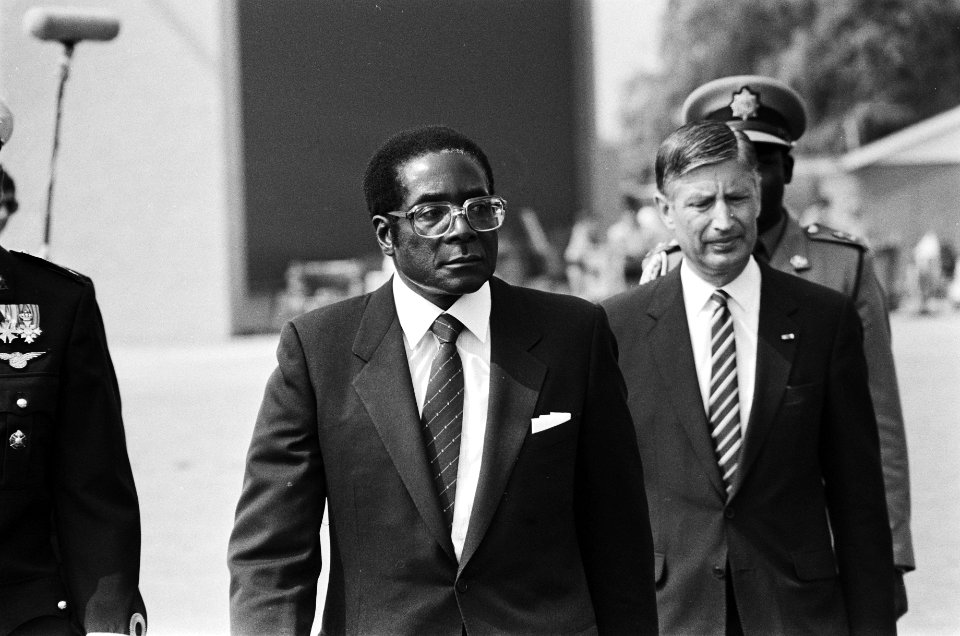 President Zimbabwe , Robert Mugabe bezoekt Nederland, premier Van Agt heet hem w, Bestanddeelnr 932-1921