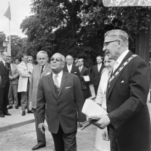 President Bourguiba in gezelschap van prinses Margriet bezoek aan Rotterdam, Bestanddeelnr 919-3370