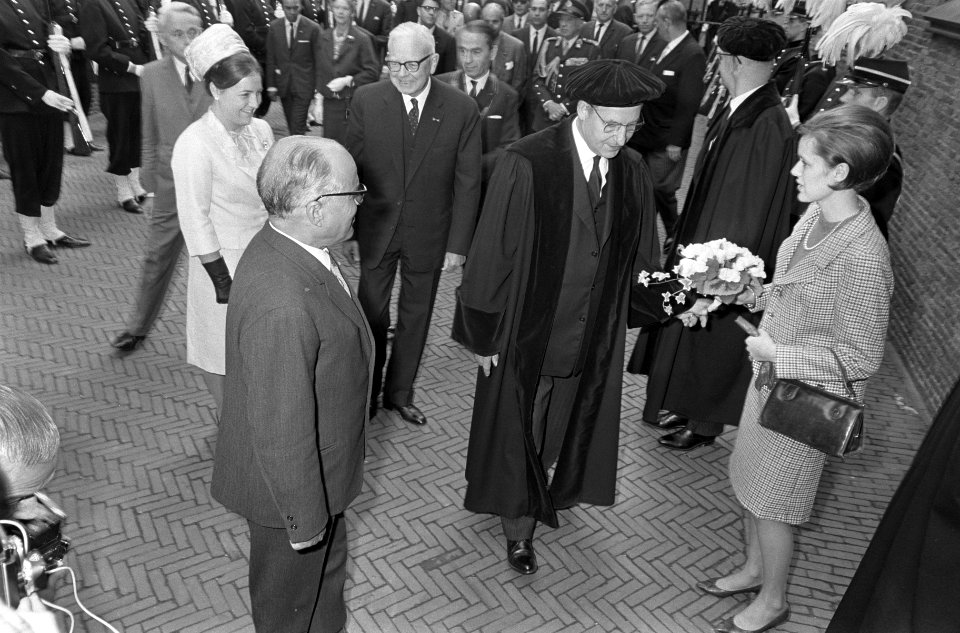 President Bourguiba en prinses Margriet brachten bezoek aan de Leidse Universite, Bestanddeelnr 919-3363