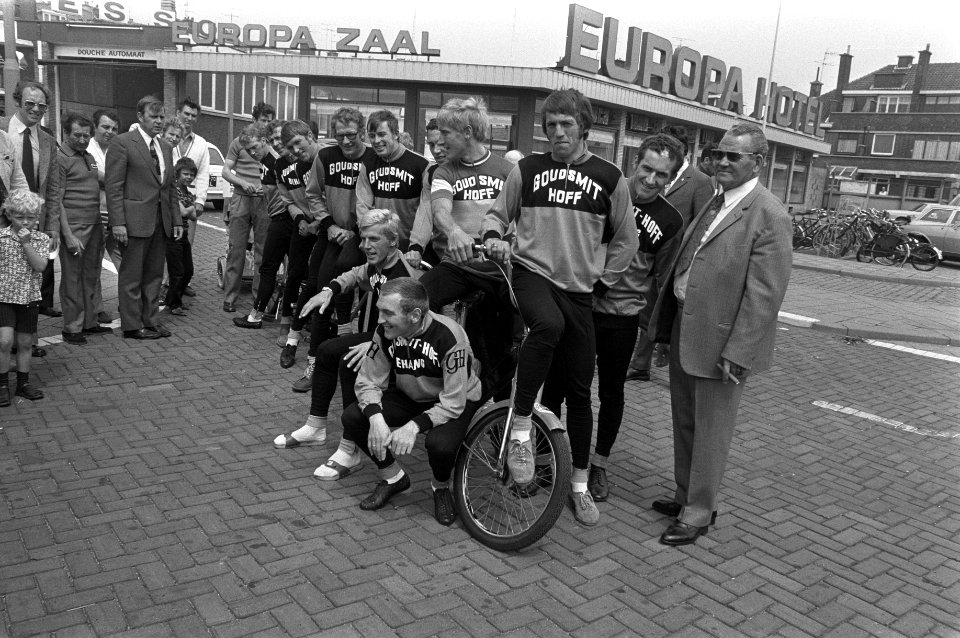Presentatie Tour de France ploeg (Goudsmit - Hoff) in Scheveningen, de hele ploe, Bestanddeelnr 925-6974