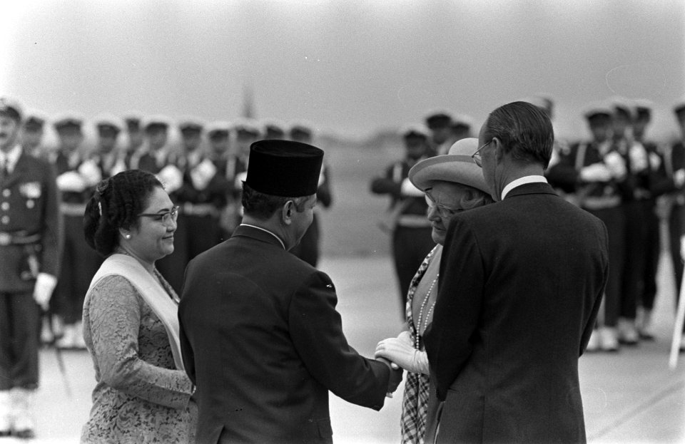 President Soeharto van Indonesie vertrekt van Ypenburg naar Duitsland Soeharto , Bestanddeelnr 923-8171