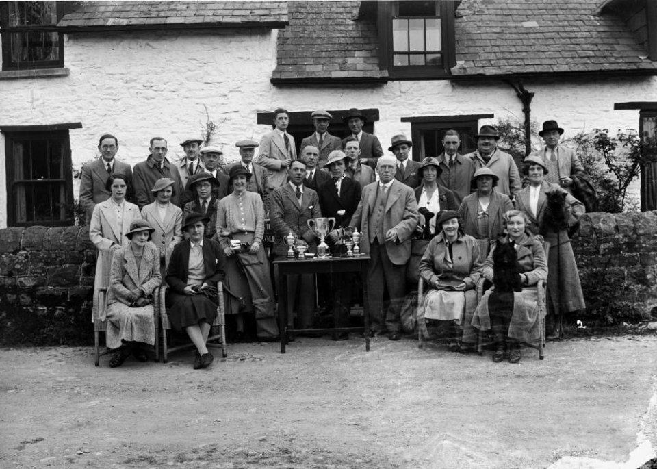 Presentation of a trophy to a member of Builth Wells Golf Club (1294234)