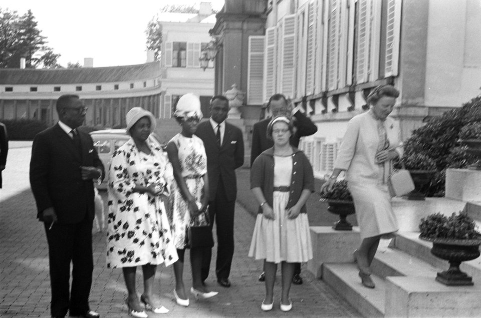 President Tubman in ons land, de Koningin stelt haar dochter Marijke aan de fami, Bestanddeelnr 914-3154