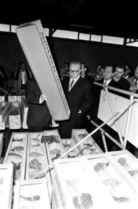 President Heinemann en koningin Juliana bezoeken Cooperatieve Centrale Westlands, Bestanddeelnr 923-0197