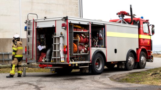 Preemraff firefighters training in Grötö industrial area 4 photo