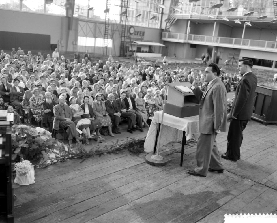 Prediker en genezer Morris Cerullo in het Apollohal te Amsterdam, Bestanddeelnr 911-6556