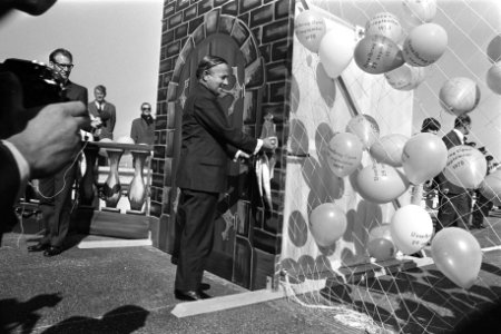 Premier De Jong opent brug Katerveer over de IJssel, Bestanddeelnr 923-8841