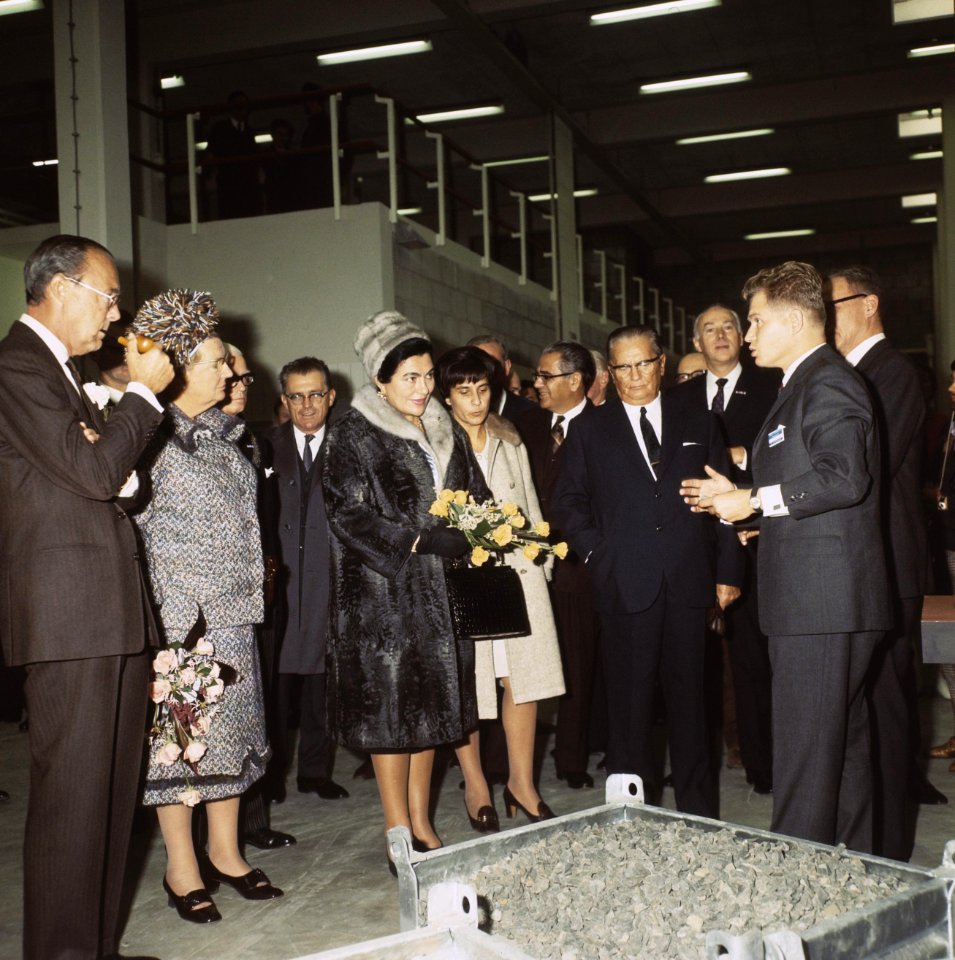 President Tito, diens echtgenote, koningin Juliana en prins Bernhard bezoeken he, Bestanddeelnr 254-8714