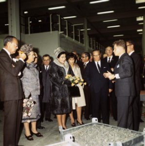 President Tito, diens echtgenote, koningin Juliana en prins Bernhard bezoeken he, Bestanddeelnr 254-8714