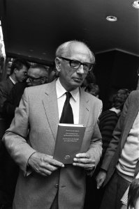 Presentatie boek Geschiedenis van de Russische literatuur van Karel van het Reve, Bestanddeelnr 933-4284