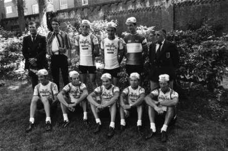 Presentatie Nederlandse wielerploegen Raleigh en Frisol, deelnemen aan Tour de F, Bestanddeelnr 929-2447