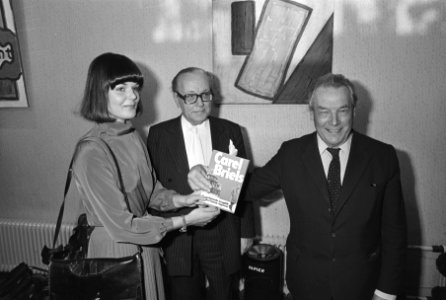 Presentatie boek van Carel Briels , Carel Briels , dochter van C. Briels, Bestanddeelnr 931-1273