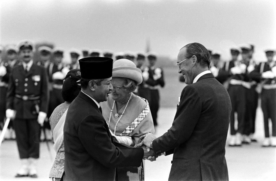 President Soeharto van Indonesie vertrekt van Ypenburg naar Duitsland Soeharto , Bestanddeelnr 923-8173