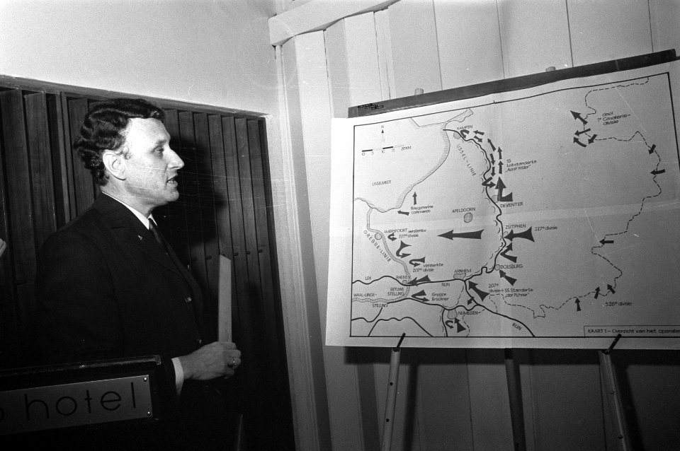 Presentatie van het boek Grebbelinie 1940, auteur EH Brongers, Bestanddeelnr 925-1074