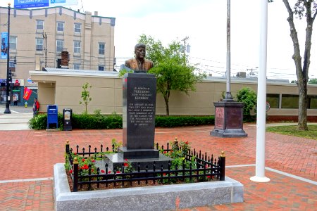 President John F. Kennedy Memorial, front - Nashua, New Hampshire - DSC07387