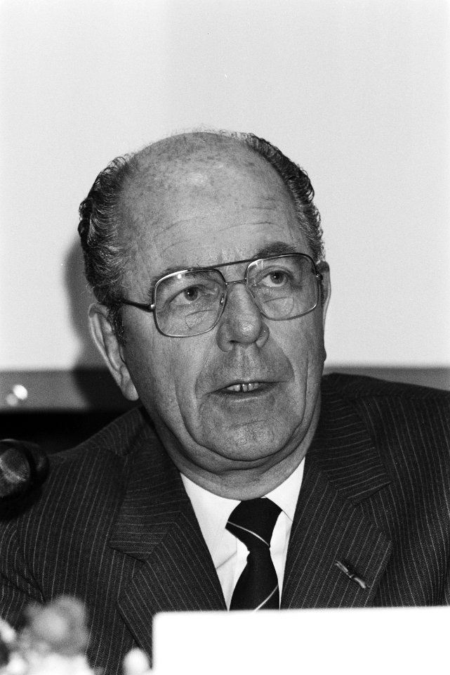 President-directeur W. Dekker van Philips, Bestanddeelnr 932-5287