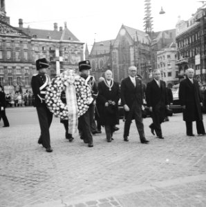 President van Argentinie in Nederland (kranslegging), Bestanddeelnr 911-3851 photo