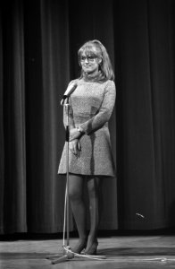 Presentatrice Annemarie Oster, Bestanddeelnr 922-1750