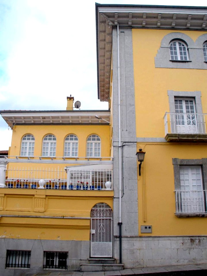 Pravia - Hotel Casona del Busto 1