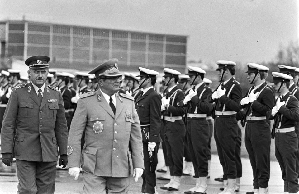 President Tito inspecteert de erewacht, Bestanddeelnr 923-9362
