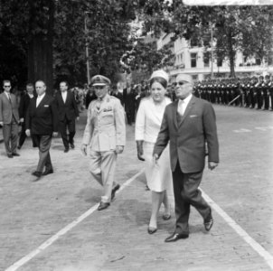 President Bourguiba in gezelschap van prinses Margriet bezoek aan Rotterdam, Bestanddeelnr 919-3371
