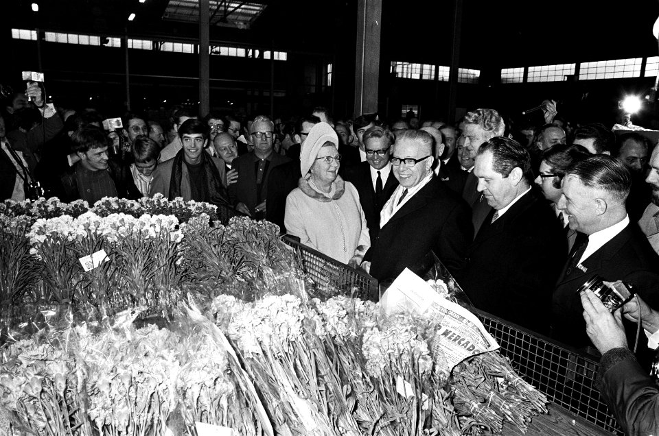 President Heinemann en koningin Juliana bezoeken Cooperatieve Centrale Westlands, Bestanddeelnr 923-0192