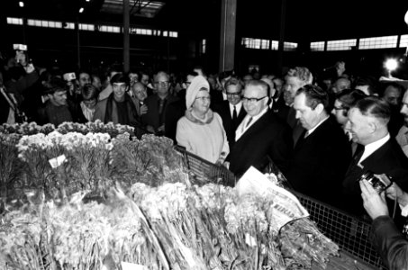 President Heinemann en koningin Juliana bezoeken Cooperatieve Centrale Westlands, Bestanddeelnr 923-0192