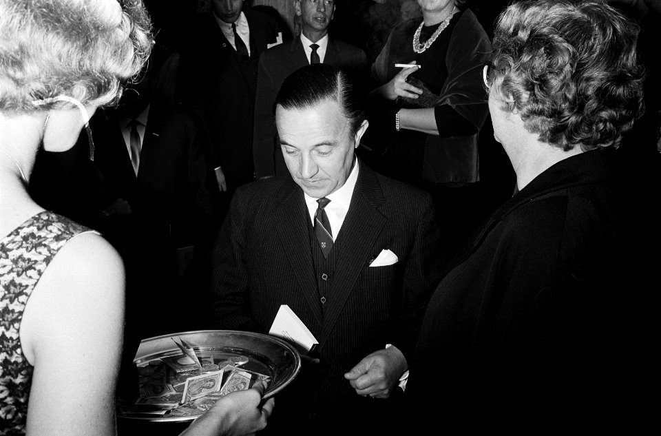 Premiere van de film Wederzijds in City Theater te Amsterdam mr. dr. C. N. M. , Bestanddeelnr 915-5195