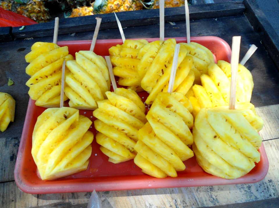 Prepared pineapple 01