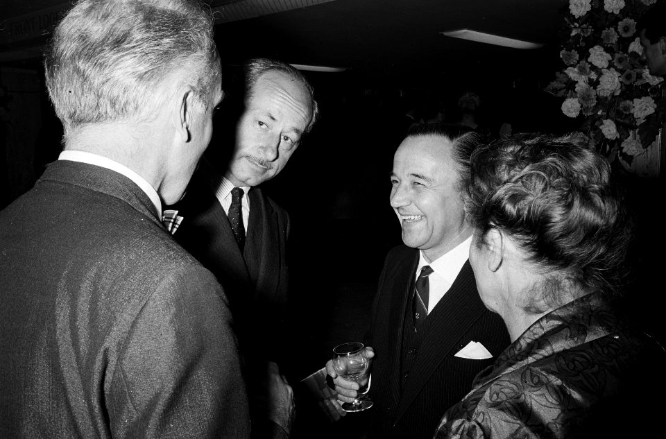Premiere van de film Wederzijds in City Theater te Amsterdam mr. dr. C. N. M. , Bestanddeelnr 915-5194