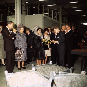 President Tito, diens echtgenote, koningin Juliana en prins Bernhard bezoeken he, Bestanddeelnr 254-8713
