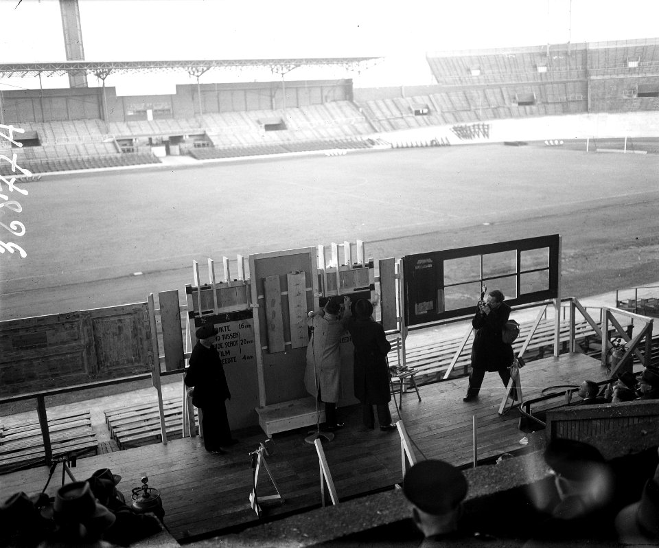 Prent-branden demonstratie in Olympisch Stadion, Bestanddeelnr 934-5284