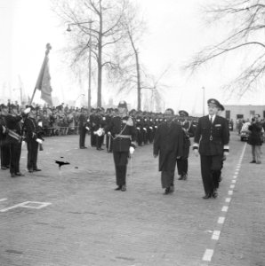 President Nyerere van Tanzania bezoekt Rotterdam, hier inspecteert hij het Korps, Bestanddeelnr 917-7003