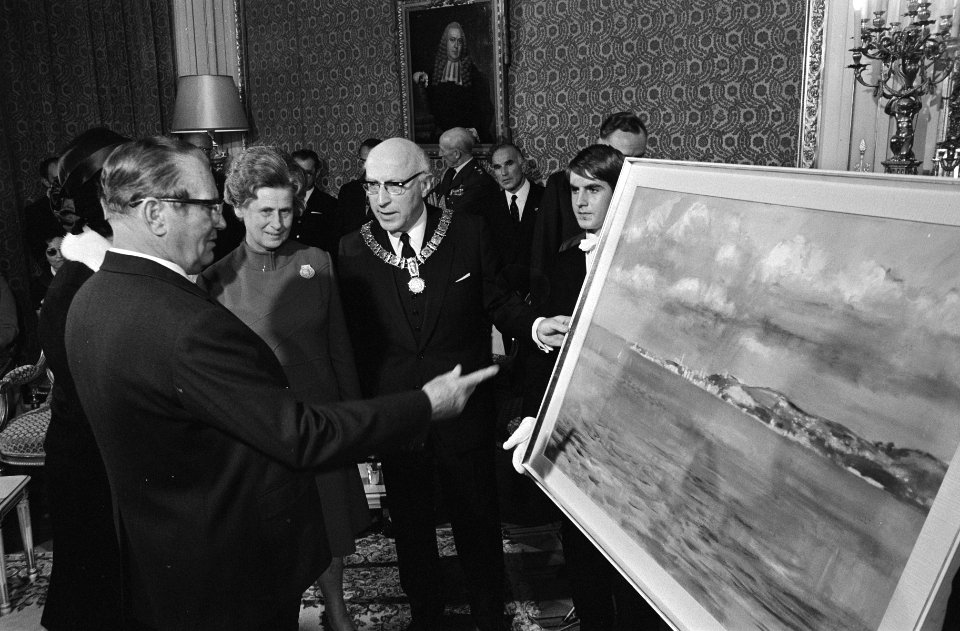 President Tito bezoekt met echtgenote de ambtswoning van burgemeester Samkalden,, Bestanddeelnr 923-9378