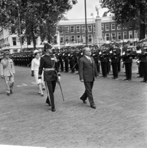 President Bourguiba in gezelschap van prinses Margriet bezoek aan Rotterdam, Bestanddeelnr 919-3372