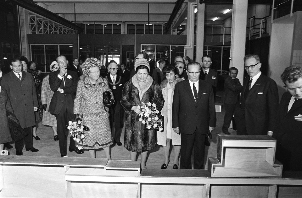 President Tito en echtgenote, Hare Majesteit Juliana en Prins Bernhard bezoeken , Bestanddeelnr 923-9413