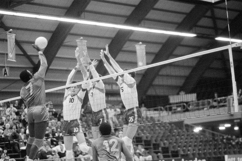 Pre-Olympische volleybaltoernooi te Amsterdam Nederland tegen Kameroen, Bestanddeelnr 934-1816
