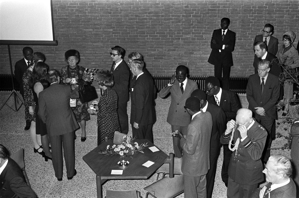 President Senghor (Senegal) bezoekt Centrale Werkplaats voor de Rijksdienst IJss, Bestanddeelnr 927-5376