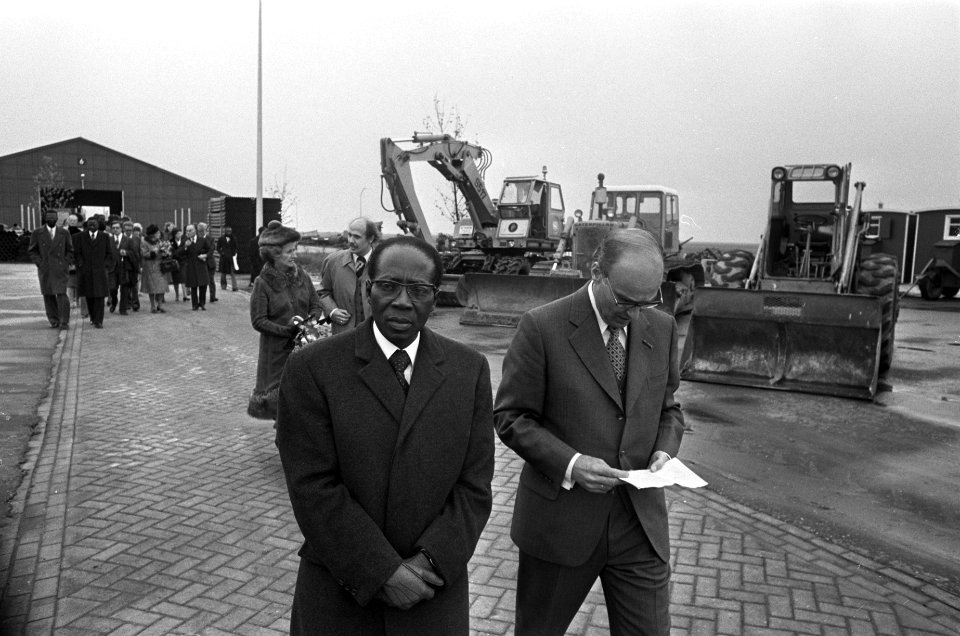 President Senghor (Senegal) bezoekt Centrale Werkplaats voor de Rijksdienst IJss, Bestanddeelnr 927-5372