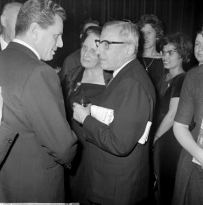 Premiere van de verzetsfilm De Overval in Tuschinski, Minister President De Qu, Bestanddeelnr 914-6317