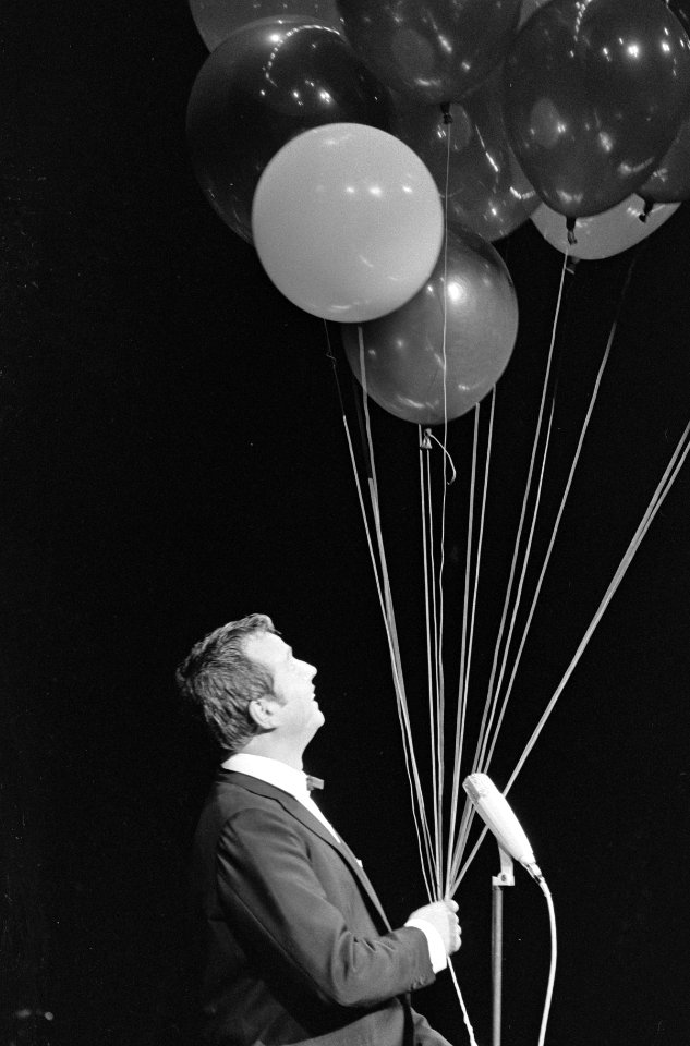 Premiere van Toon Hermans tiende One man show te Tilburg, Bestanddeelnr 918-8177